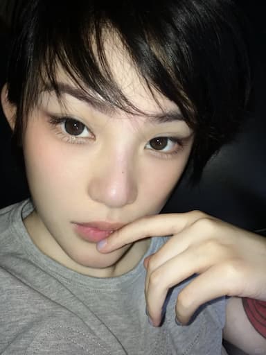超纯净的伪素颜小黑瞳